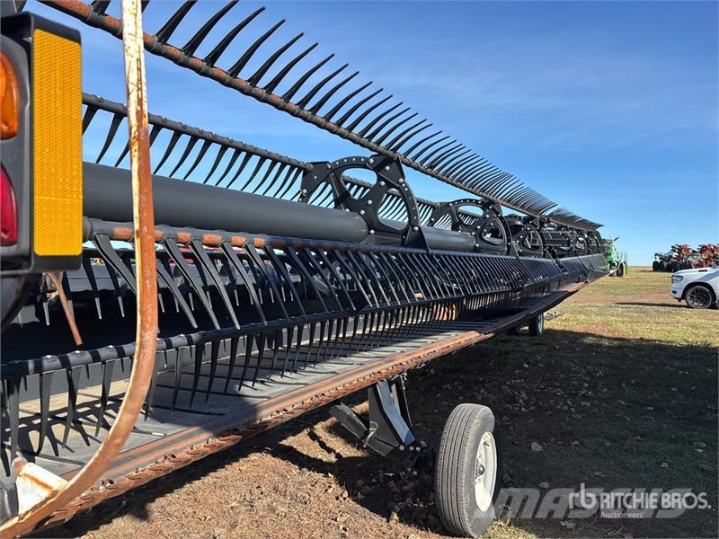 MacDon FD145 45 ft Flex Draper Combine Header Skjærebord til skurtresker