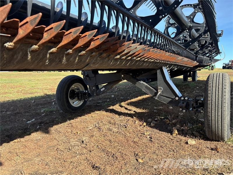 MacDon FD145 45 ft Flex Draper Combine Header Skjærebord til skurtresker