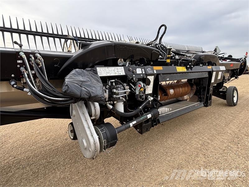 MacDon FD235 35 ft Flex Draper Combine Header Leikkuupöydät
