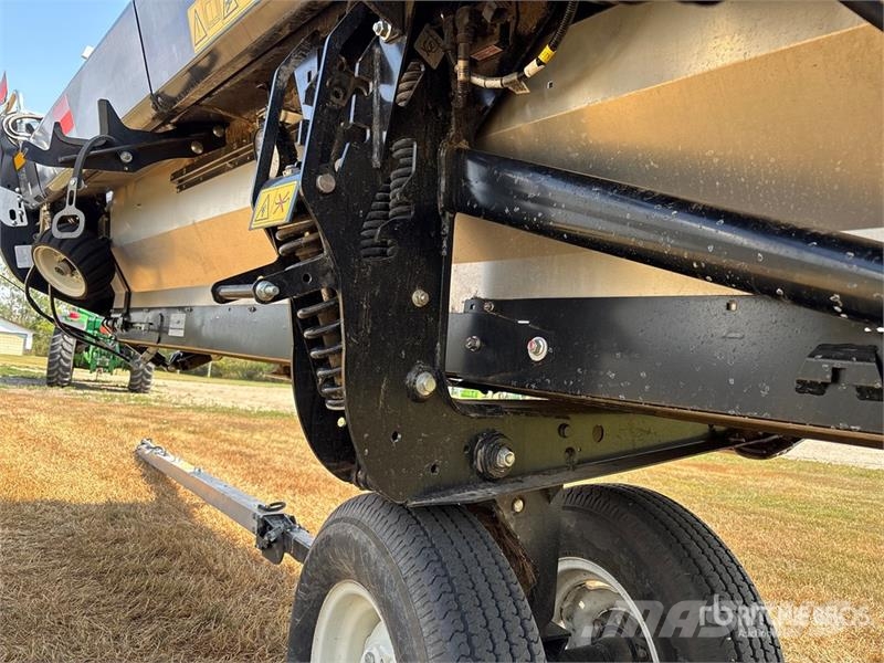 MacDon FD245 45 ft Draper Combine Header Barre de coupe pour moissonneuse batteuse