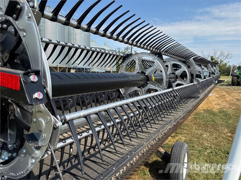 MacDon FD245 45 ft Draper Combine Header Barre de coupe pour moissonneuse batteuse