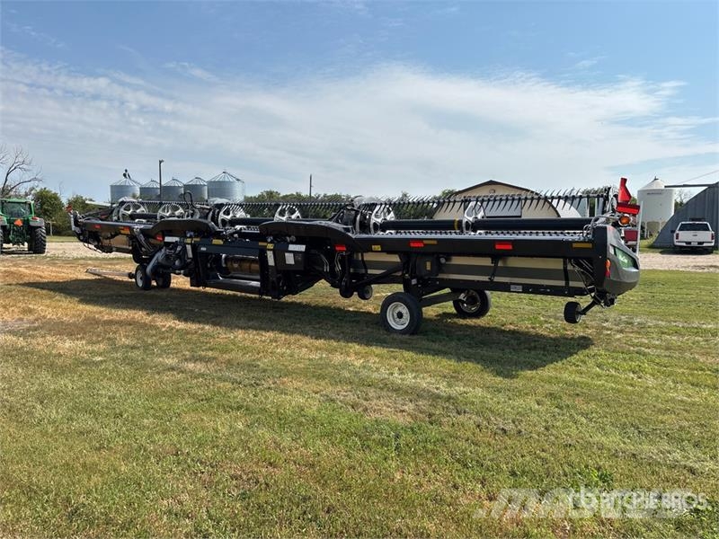 MacDon FD245 45 ft Draper Combine Header Barre de coupe pour moissonneuse batteuse