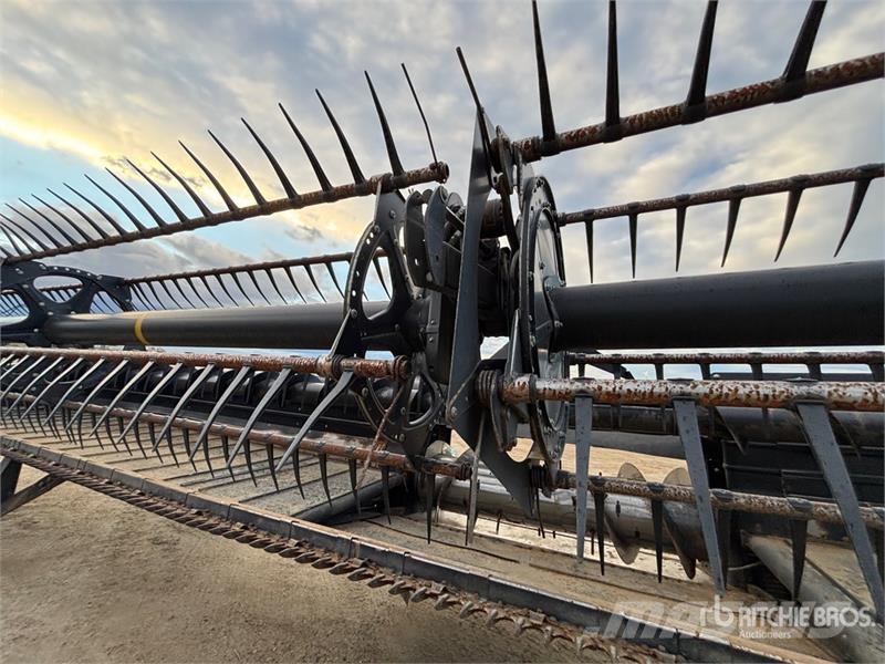 MacDon FD70 Combine harvester heads