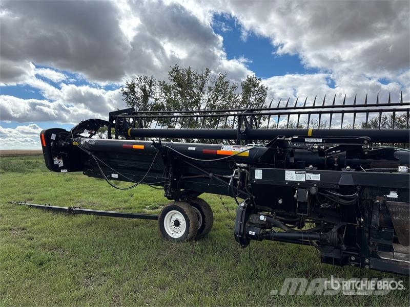 MacDon FD70 Combine harvester heads