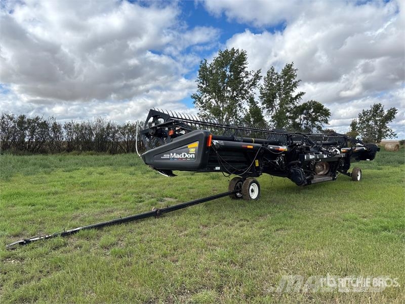 MacDon FD70 Combine harvester heads