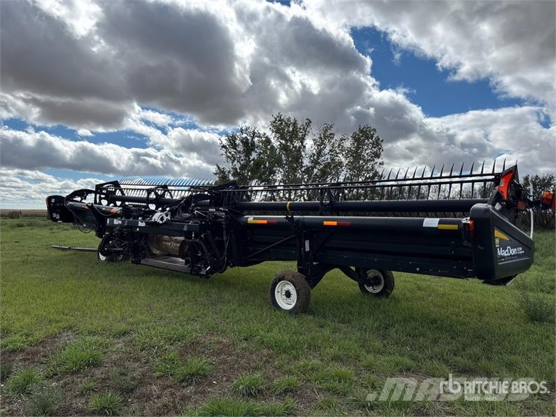 MacDon FD70 Combine harvester heads