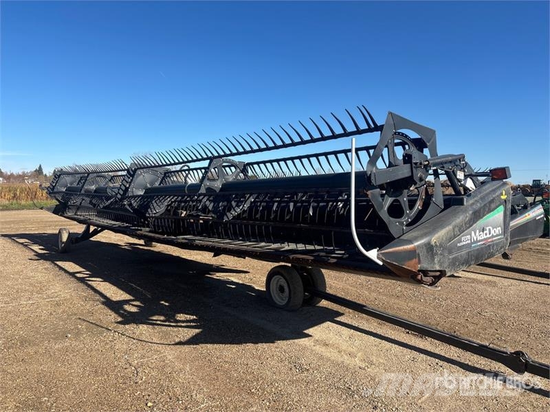 MacDon FD70 Combine harvester heads