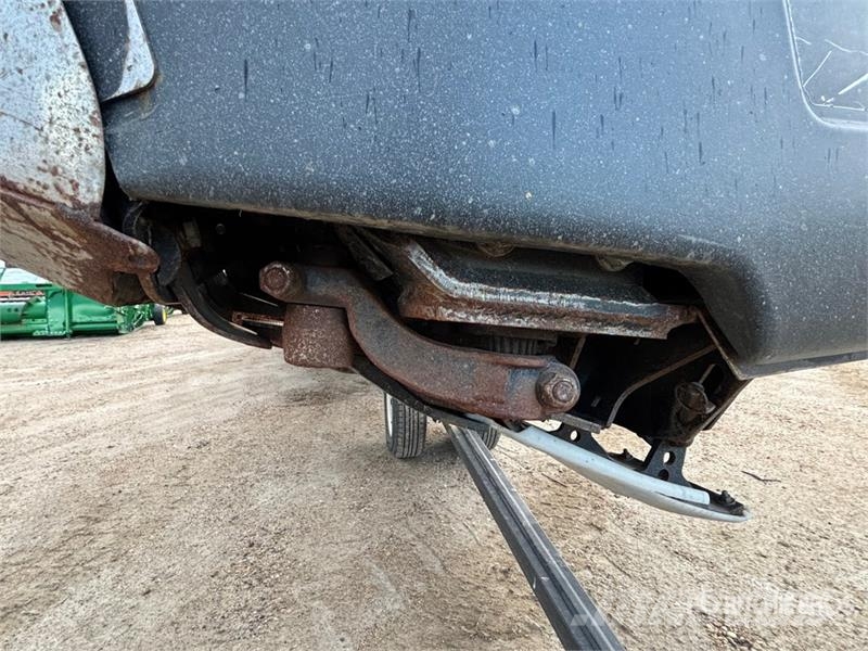 MacDon FD70 Combine harvester heads