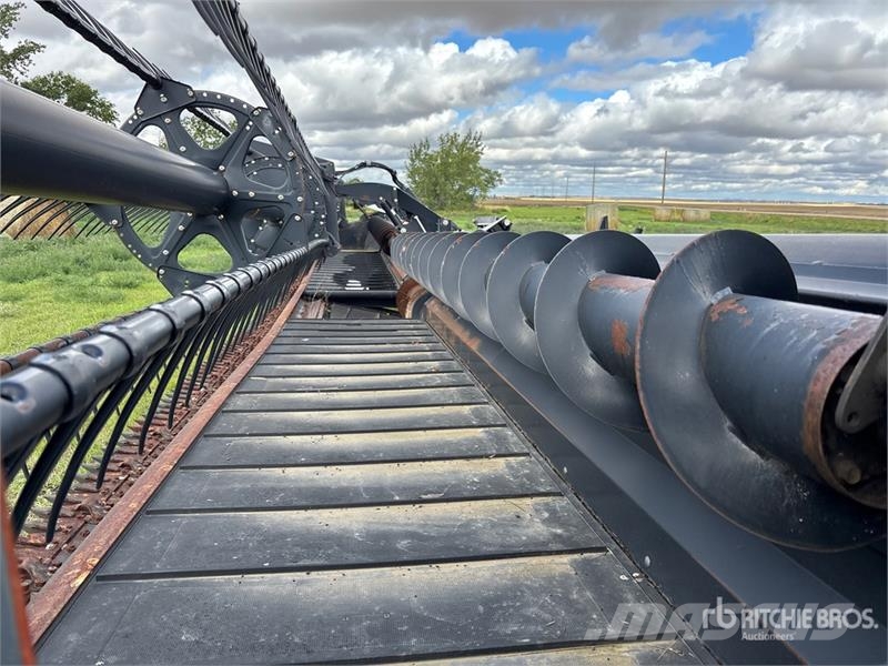 MacDon FD70 Combine harvester heads
