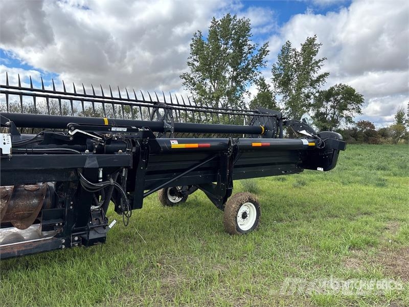 MacDon FD70 Combine harvester heads
