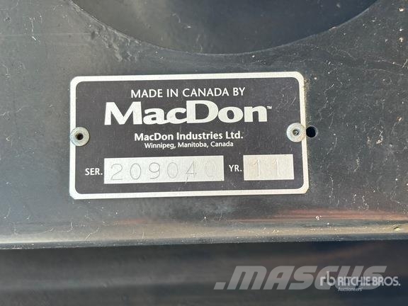 MacDon FD70 Derliaus nuėmimo kombainų galvos