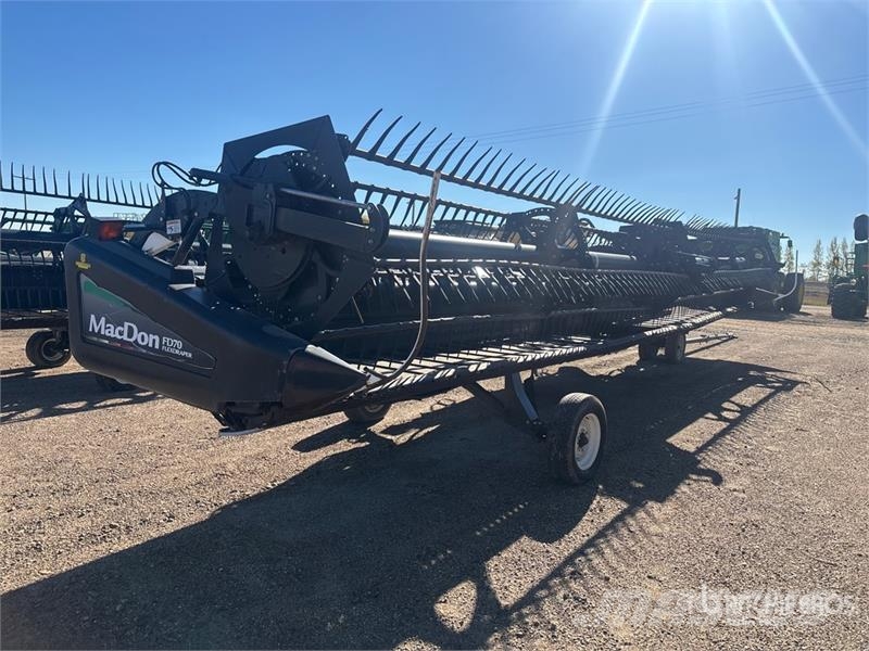 MacDon FD70 Combine harvester heads