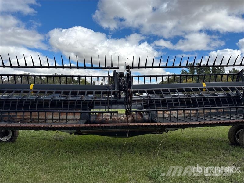 MacDon FD70 Combine harvester heads
