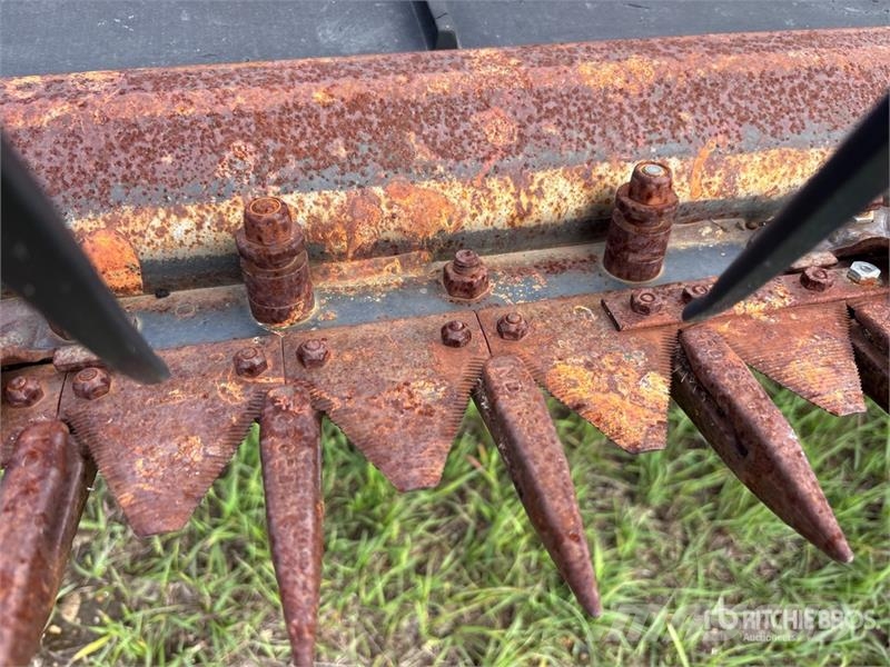 MacDon FD70 Combine harvester heads