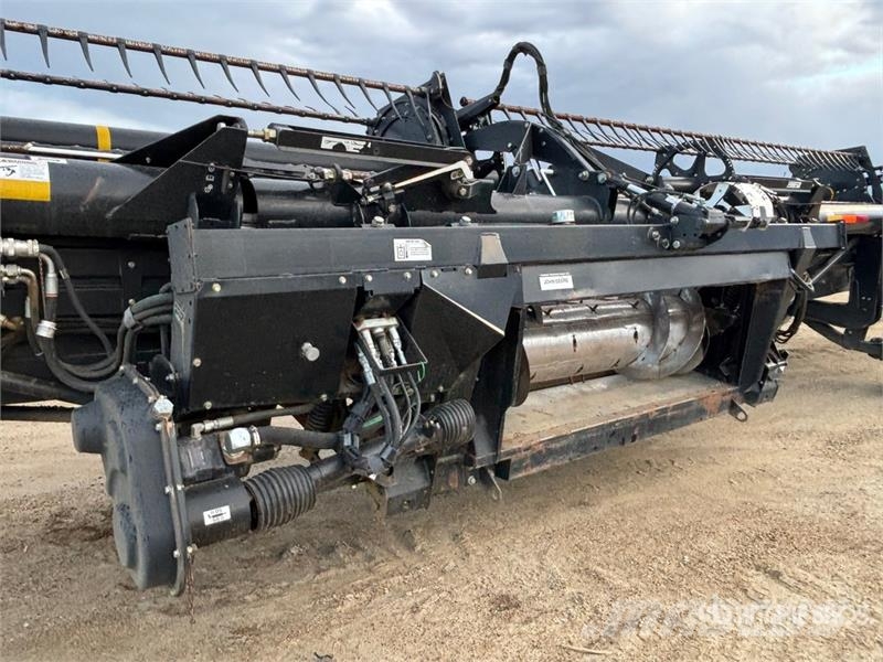 MacDon FD70 Combine harvester heads
