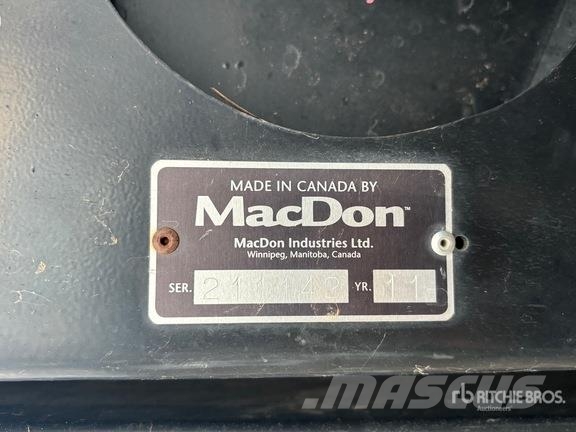 MacDon FD70 Combine harvester heads