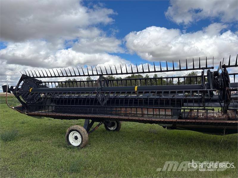 MacDon FD70 Combine harvester heads