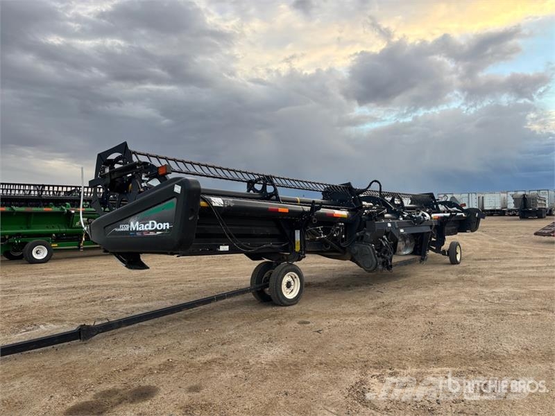 MacDon FD70 Combine harvester heads