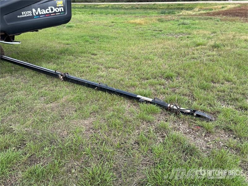 MacDon FD70 Combine harvester heads