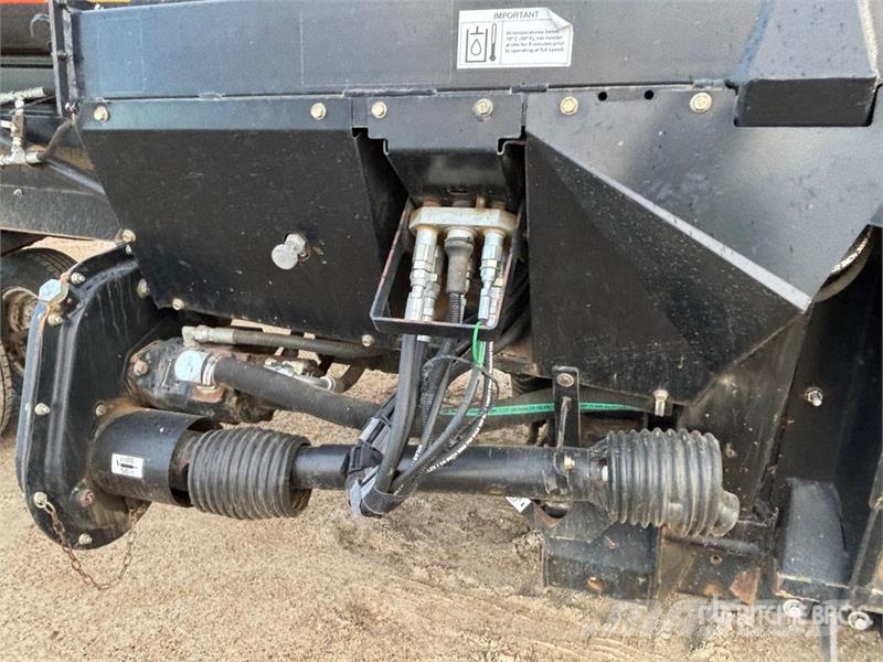 MacDon FD70 Combine harvester heads