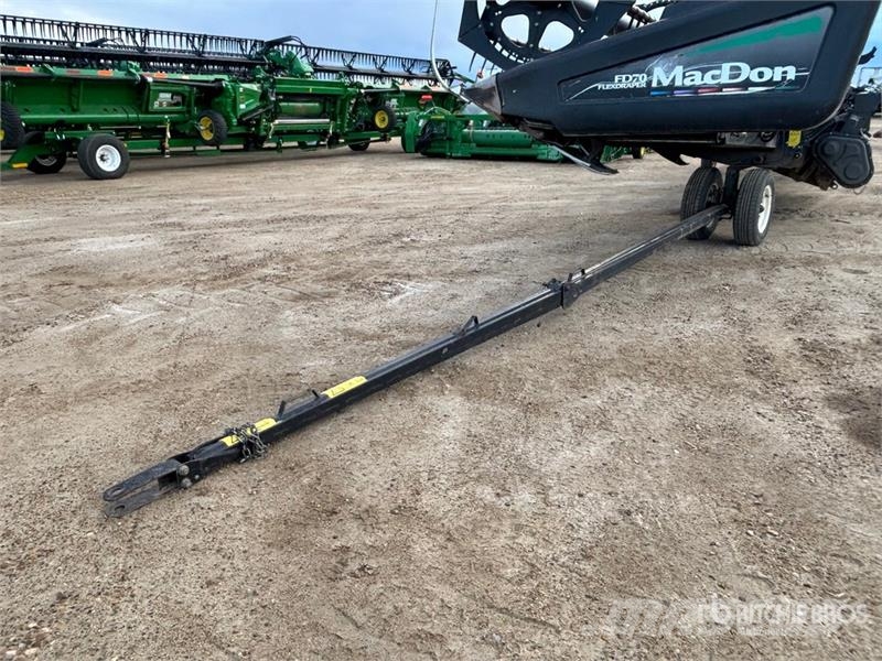 MacDon FD70 Combine harvester heads