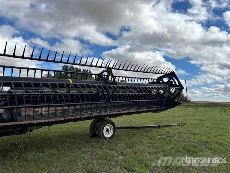 MacDon FD70 Combine harvester heads