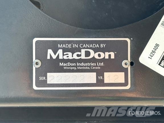 MacDon FD70 Derliaus nuėmimo kombainų galvos