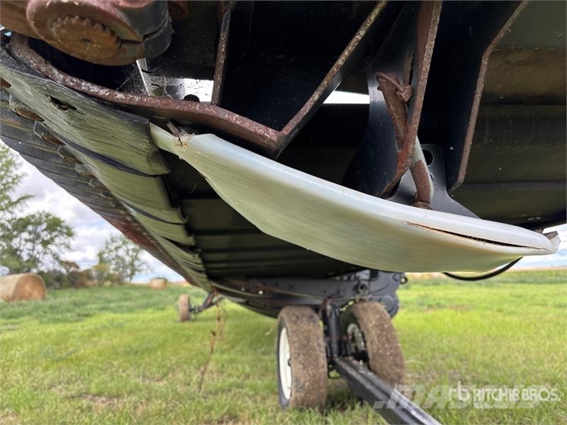 MacDon FD70 Combine harvester heads