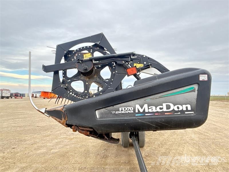 MacDon FD70 Leikkuupöydät