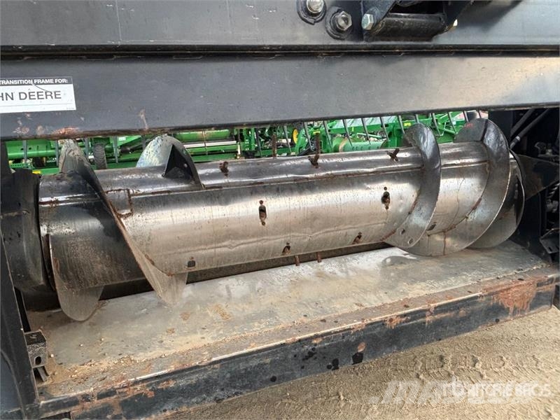 MacDon FD70 Combine harvester heads