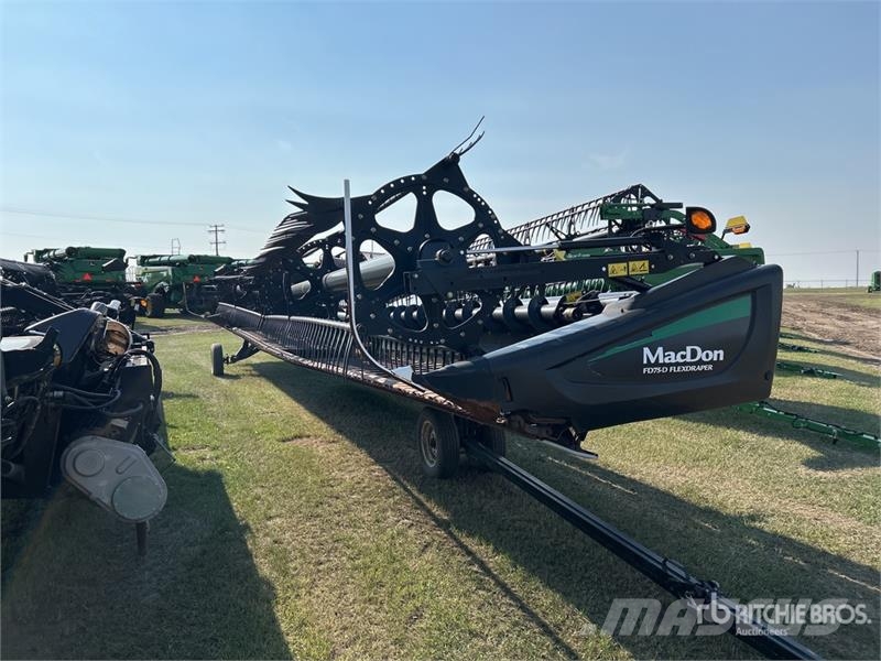 MacDon FD75 Combine harvester heads