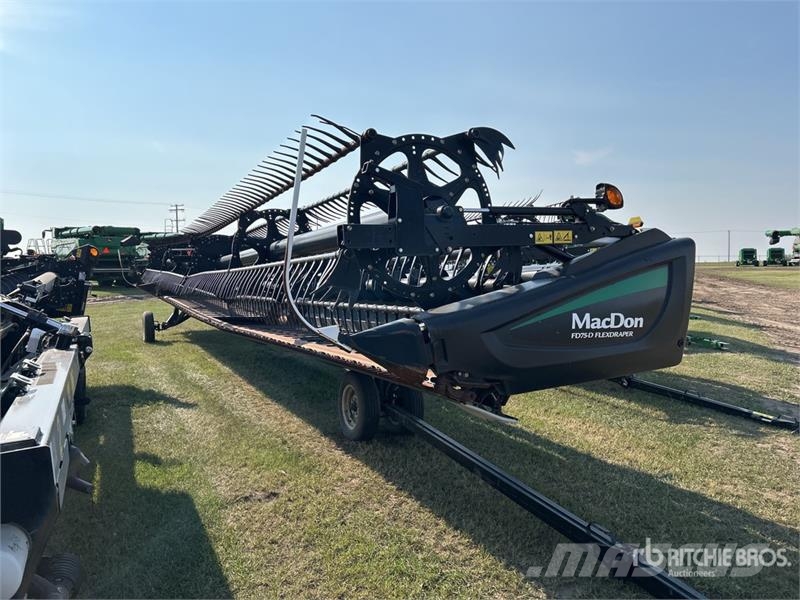 MacDon FD75 Combine harvester heads