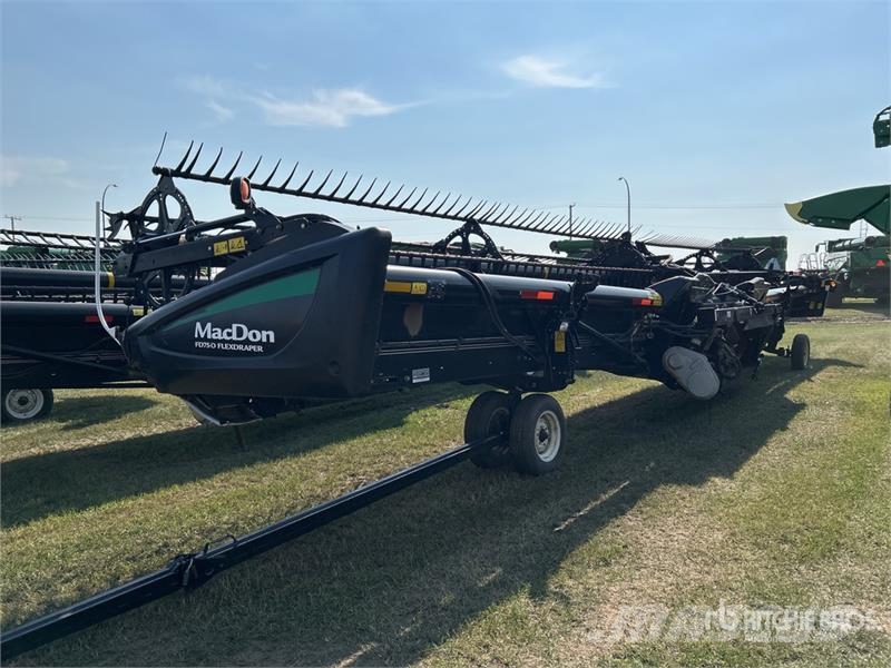 MacDon FD75 Combine harvester heads