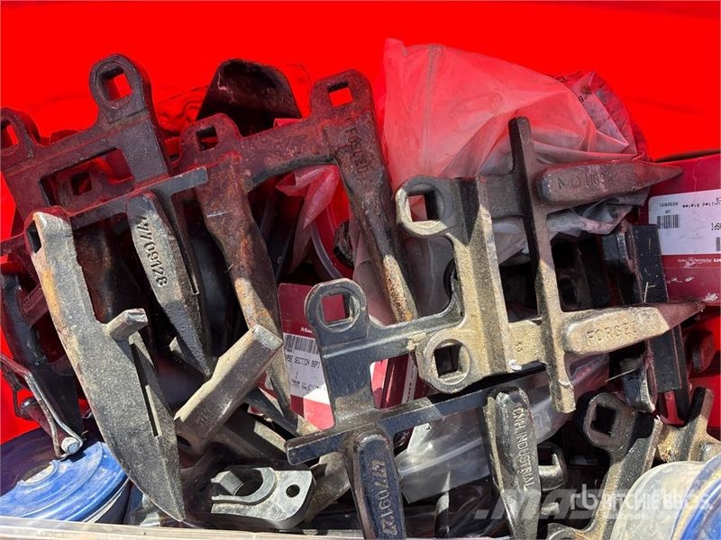 MacDon FD75 Combine harvester heads