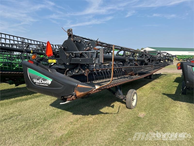 MacDon FD75 Combine harvester heads