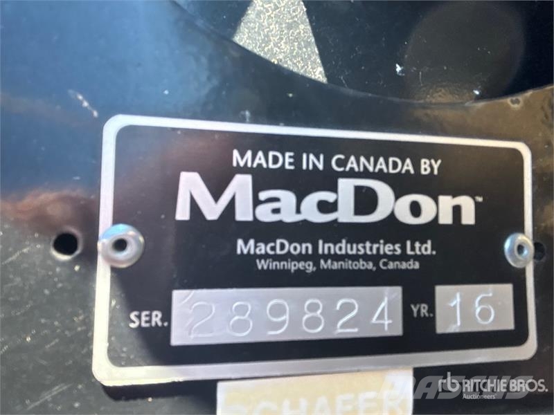 MacDon FD75 Combine harvester heads