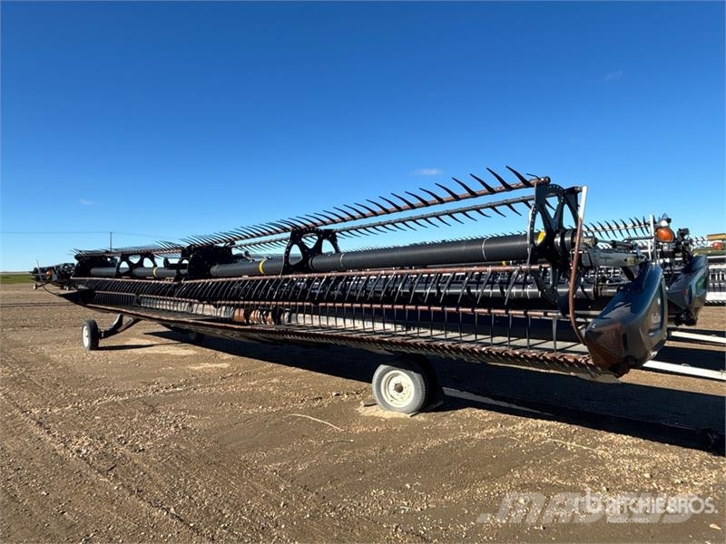MacDon FD75 Combine harvester heads