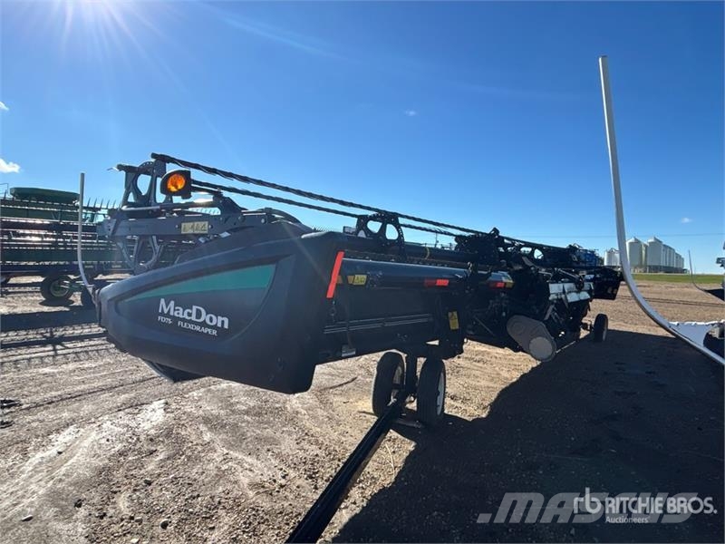 MacDon FD75 Combine harvester heads