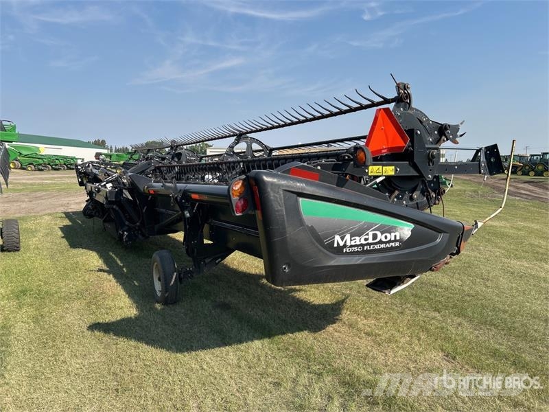 MacDon FD75 Combine harvester heads