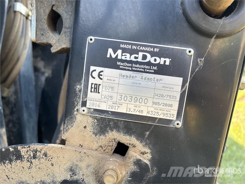 MacDon FD75 Combine harvester heads