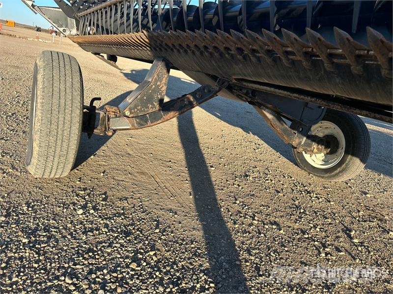 MacDon FD75-40 40 ft Flex Draper Combine Header رؤوس الحصادات الدراسات