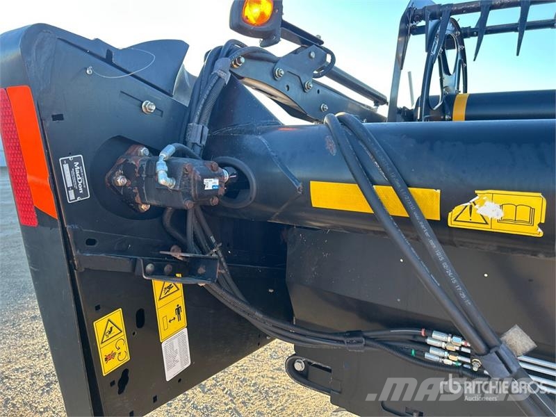 MacDon FD75-40 40 ft Flex Draper Combine Header رؤوس الحصادات الدراسات