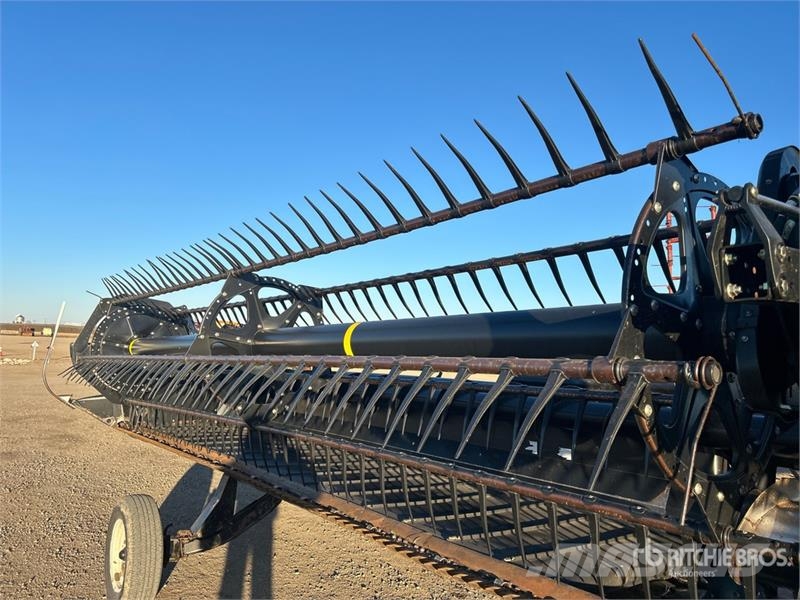 MacDon FD75-40 40 ft Flex Draper Combine Header رؤوس الحصادات الدراسات