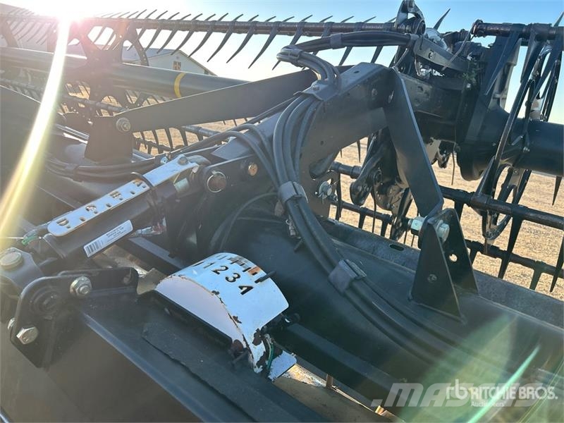 MacDon FD75-40 40 ft Flex Draper Combine Header رؤوس الحصادات الدراسات
