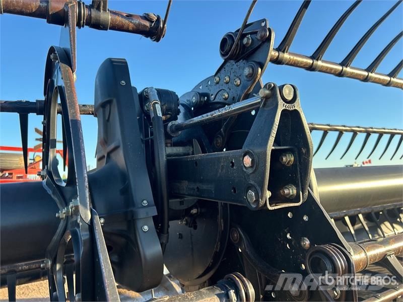 MacDon FD75-40 40 ft Flex Draper Combine Header رؤوس الحصادات الدراسات