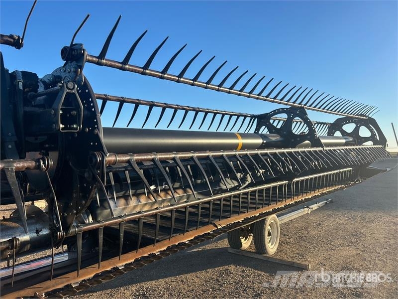 MacDon FD75-40 40 ft Flex Draper Combine Header رؤوس الحصادات الدراسات