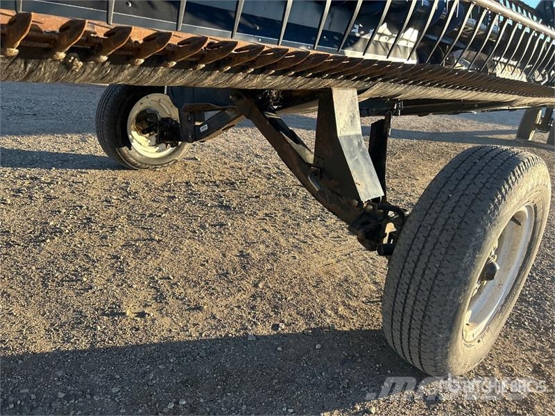 MacDon FD75-40 40 ft Flex Draper Combine Header رؤوس الحصادات الدراسات