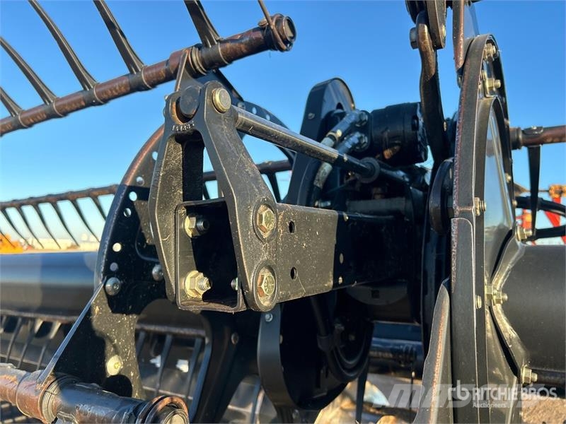 MacDon FD75-40 40 ft Flex Draper Combine Header رؤوس الحصادات الدراسات