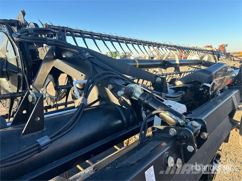 MacDon FD75-40 40 ft Flex Draper Combine Header رؤوس الحصادات الدراسات