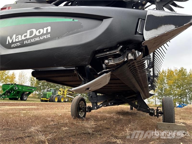 MacDon FD75-D Testate per mietitrebbie